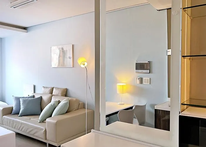Warm 1 Min From Gangnam Сеул