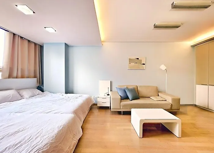 Апартаменты Warm 1 Min From Gangnam Сеул
