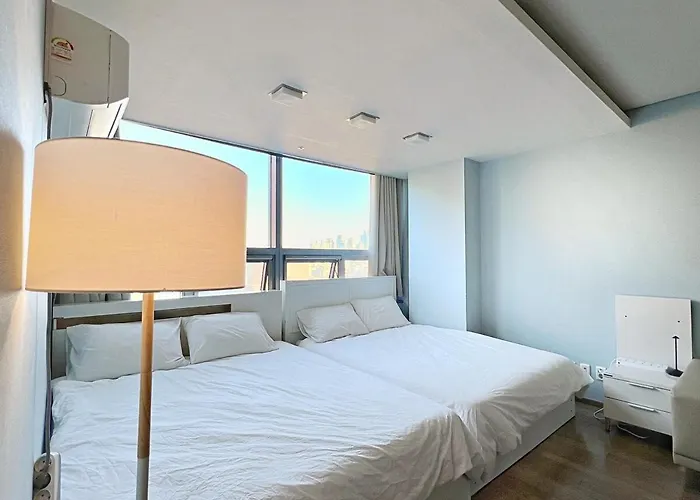 Warm 1 Min From Gangnam *