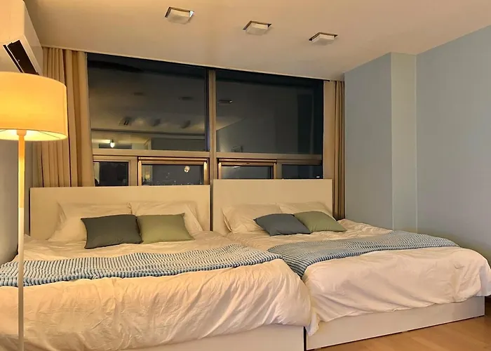 Апартаменты Warm 1 Min From Gangnam